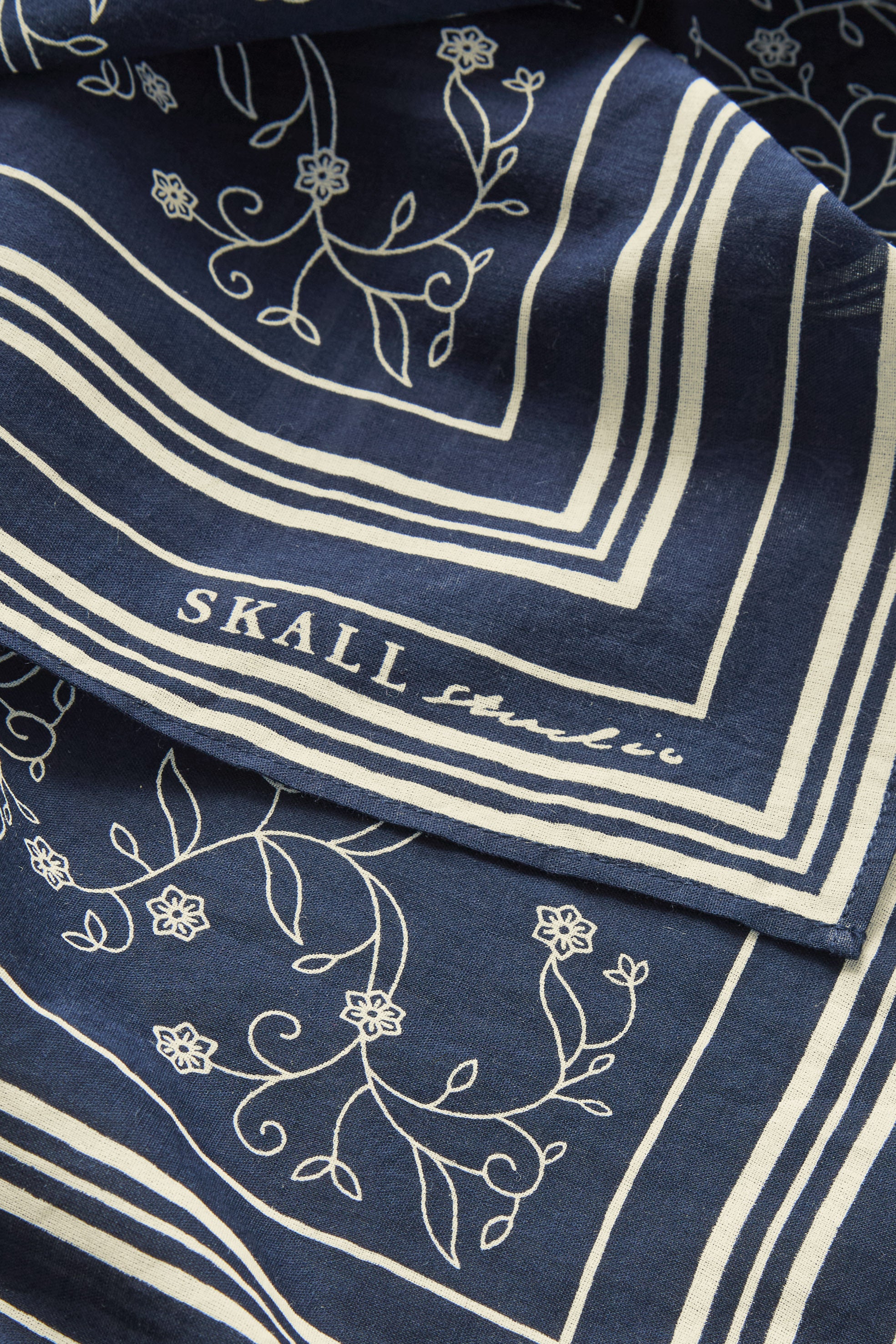 Skall Studio Skall classic scarf 55x55 Scarf Dark navy/Light cream